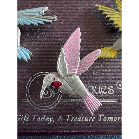 Spooniques Hummingbird Pin Set of 3 Colorful Enamel Brooches on Card Vintage - Picture 2 of 6